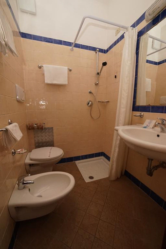 Bathroom 5, Club Hotel Le Nazioni, Pescara