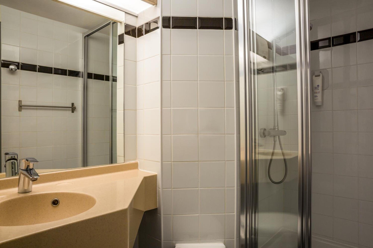 Bathroom 4, Brit Hotel Confort Amiens, Somme