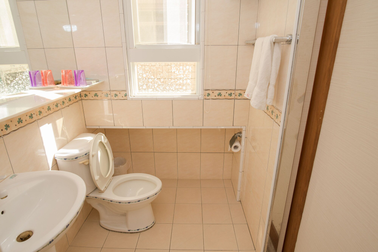 Bathroom 3, Long Hong B&B, Penghu