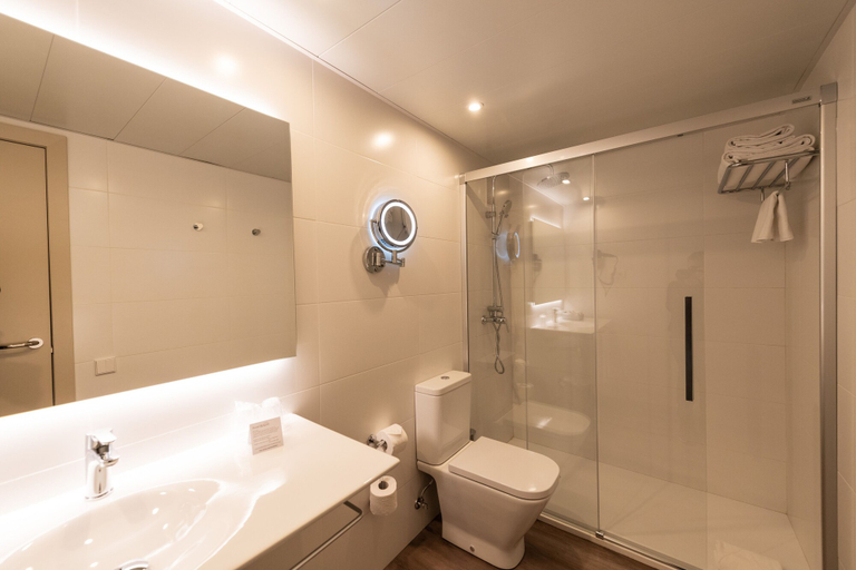 Bathroom 4, Atenea Rekord Suites Barcelona, Barcelona