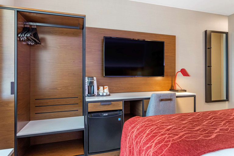 Bedroom 3, Comfort Inn JFK Airport, New York