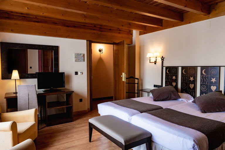 Bedroom 4, Hotel Valle De Izas, Huesca