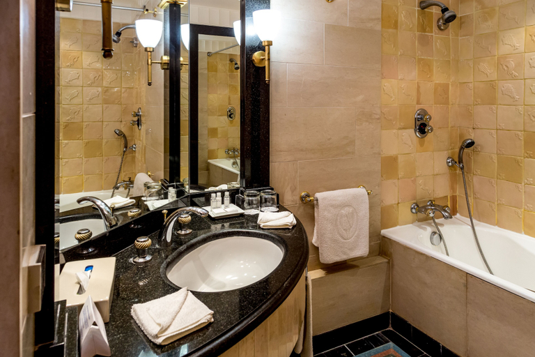 Bathroom 5, Golden Carthage Hotel & Résidence, La Marsa