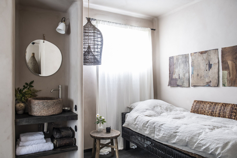 Bedroom 2, Au Bout du Verger, Essonne