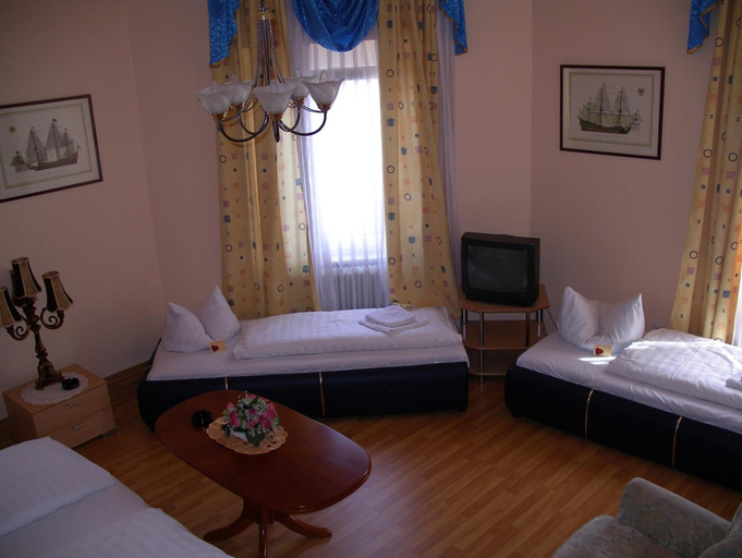 Bedroom 3, Hotel garni Djaran, Offenbach am Main