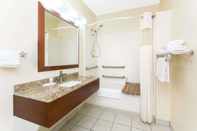 Bathroom 3, Days Inn by Wyndham Paxton, Keith