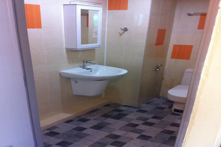 Bathroom 3, Harrys Hotel, Bar & Restaurant, Pattaya