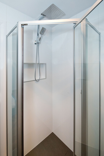 Bathroom 4, Loxton Courthouse Apartments, Loxton Waikerie  - East
