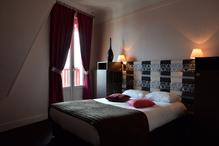 Bedroom 3, Hotel Des Bains, Manche