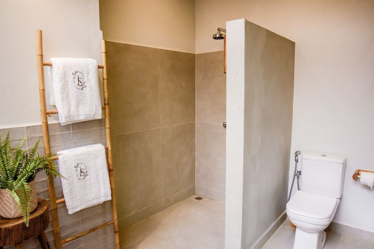 Bathroom, Casa Jardim Salomão, Porto Seguro