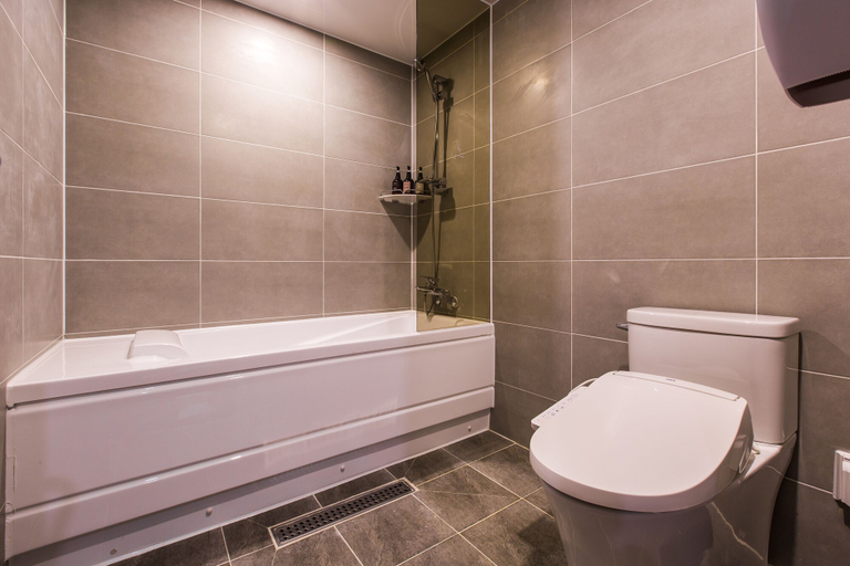 Bathroom 3, Brown-Dot Songdo, Saha