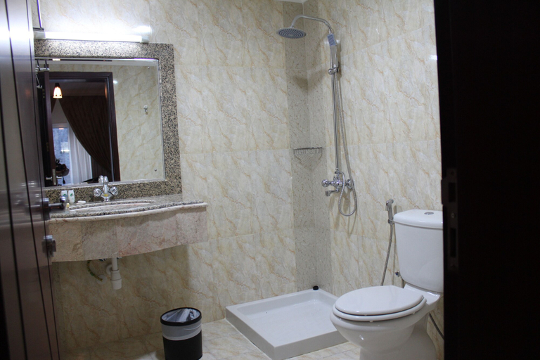 Bathroom 5, Pioneer Hotel Apartments, Muscat