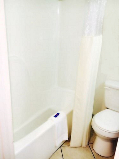 Bathroom 4, Motel 6 Jacksonville, NC, Onslow
