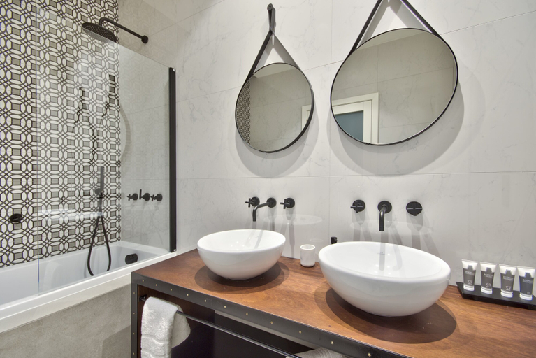 Bathroom 5, 23 Boutique