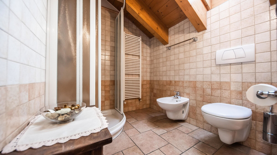 Bathroom 5, Chalet Mottolino, Sondrio