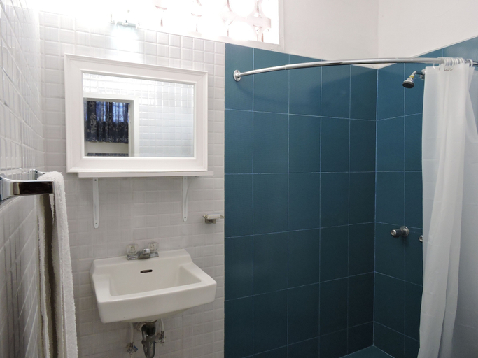 Bathroom 5, Park Hotel, Port-au-Prince