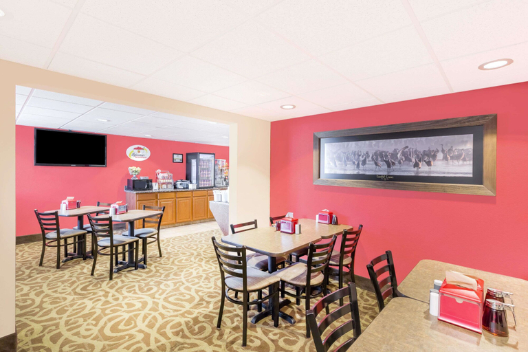 Food & Drinks 5, Super 8 by Wyndham Kearney, Buffalo