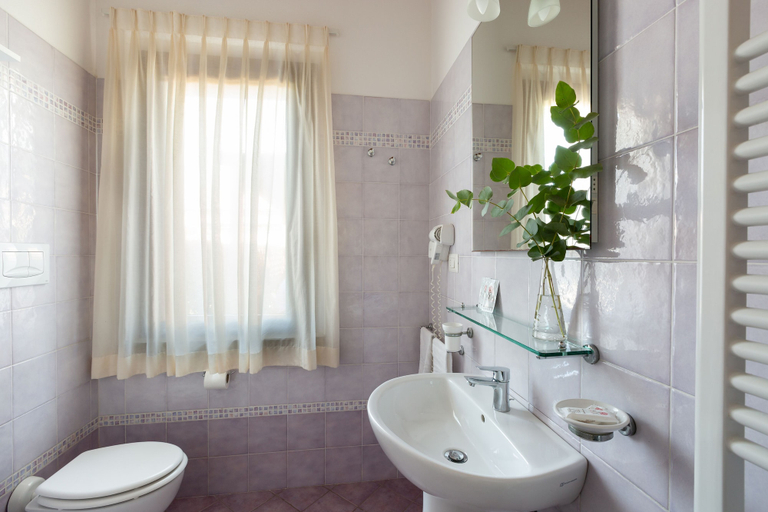 Bathroom 3, Borgo Verde, Livorno