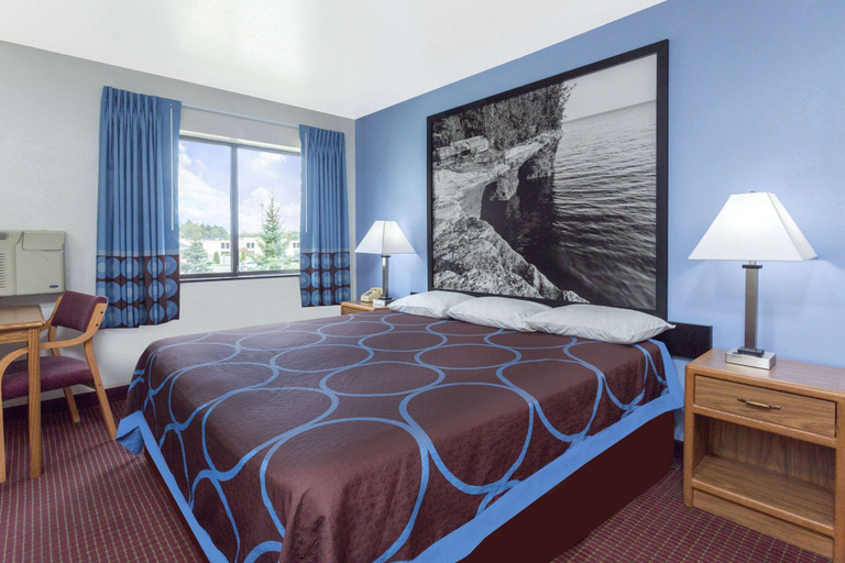 Bedroom 3, Super 8 By Wyndham Wisconsin Dells, Sauk