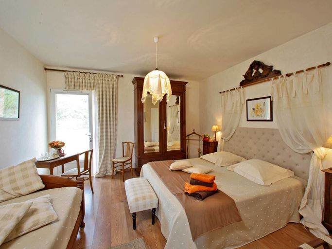 Bedroom 2, Les Chenes Rouges, Dordogne