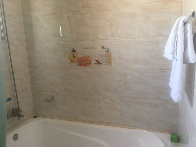 Bathroom 3, Kings Palace Guest House, Palapye