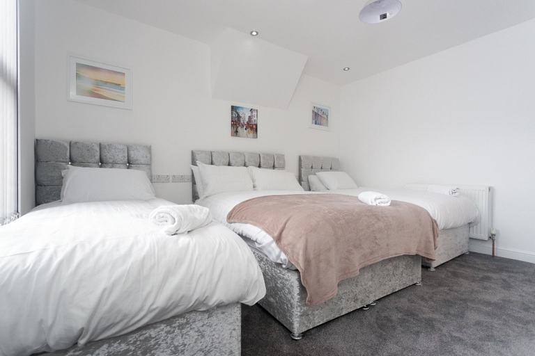 Bedroom 2, Burton House, Leeds