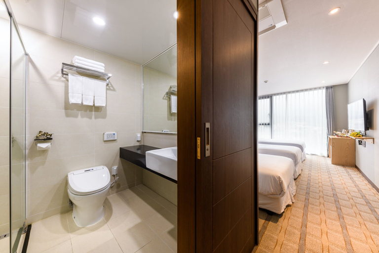 Bathroom 5, Shin Shin Hotel Cheonjiyeon, Seogwipo