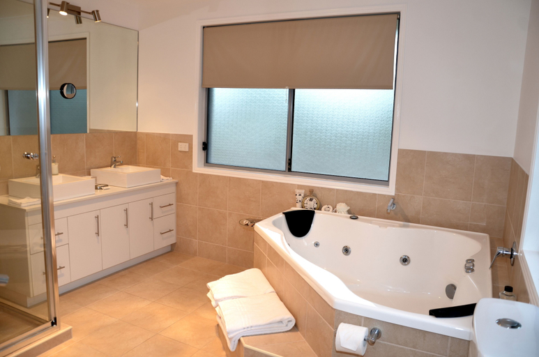 Bathroom 4, Torquay Terrace Bed & Breakfast, Hervey Bay - Pt A