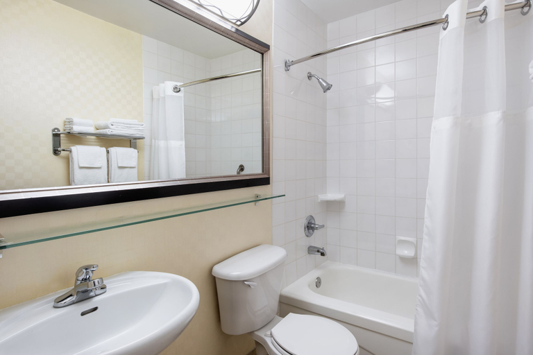 Bathroom 4, Viscount Gort Hotel, Division No. 11