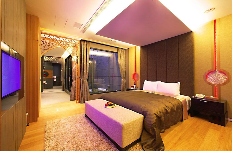 Bedroom 3, Le Chateau Hotel, Nantou