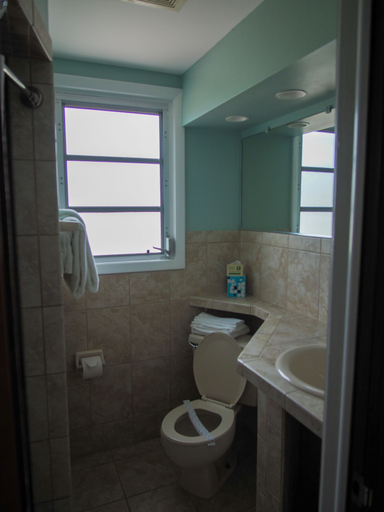 Bathroom 4, Ragged Edge Resort & Marina, Monroe