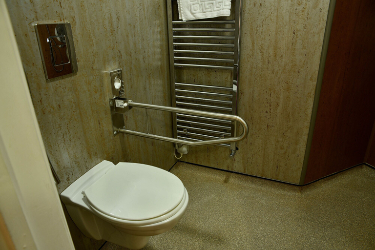 Bathroom 3, The Knighton Hotel, Shropshire
