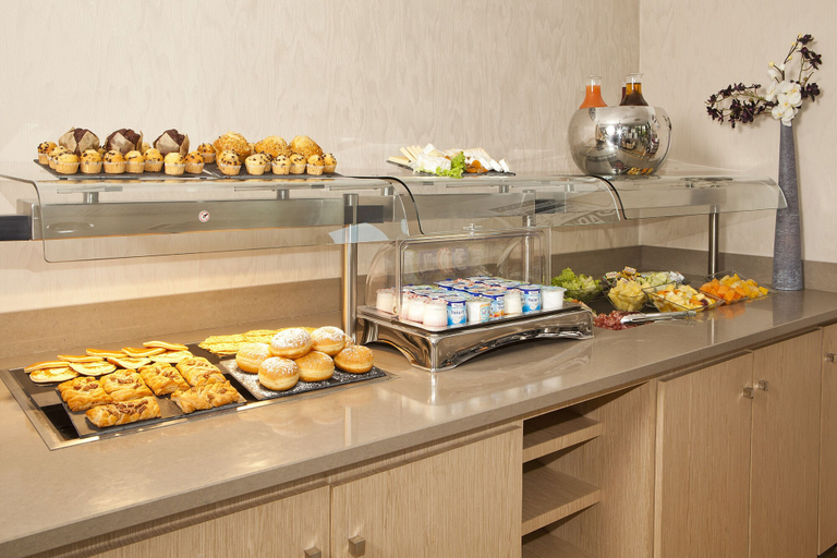 Food & Drinks 5, Residhome Aparthotel Paris Evry, Essonne