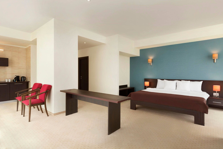 Bedroom 2, Ramada by Wyndham Constanta, Constanta