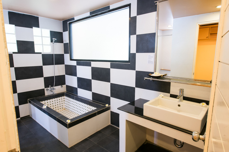 Bathroom 4, Koh Tao Montra Resort, Ko Phangan
