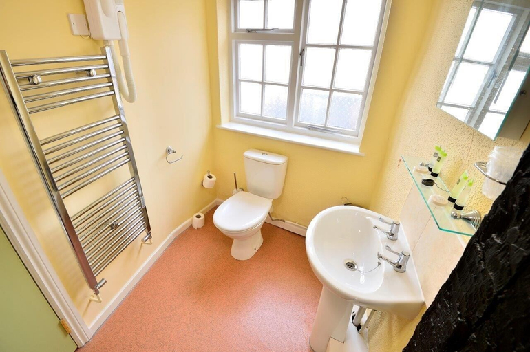 Bathroom 3, Talbot Hotel, Shropshire