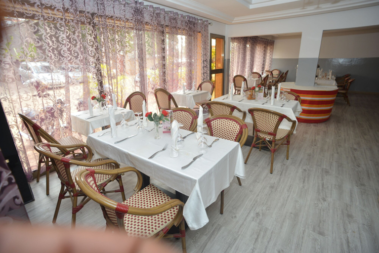 Food & Drinks 4, Jess Hotel, Golfe (incl Lomé)