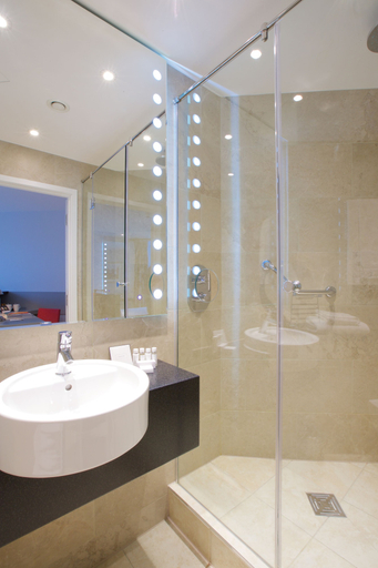 Bathroom 5, The Bermondsey Square Hotel, London