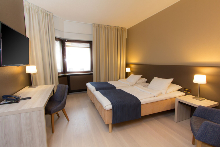 Bedroom 1, Hotel Oscar, North Savonia