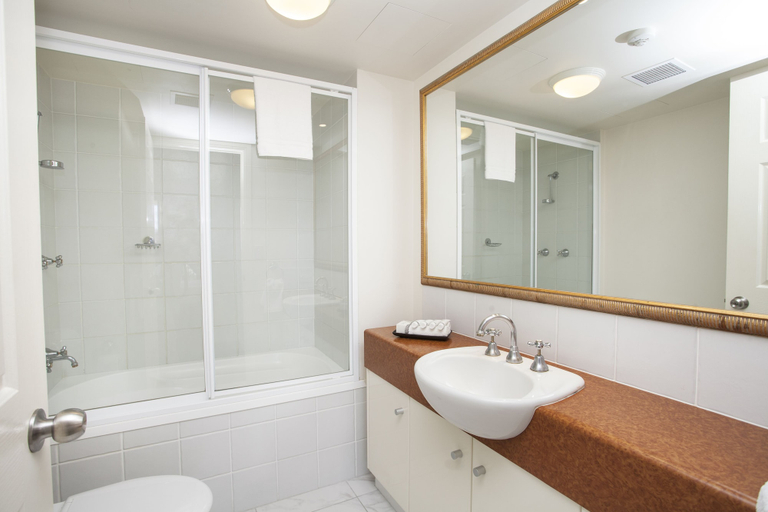 Bathroom 5, Marrakesh Apartments, Gold Coast