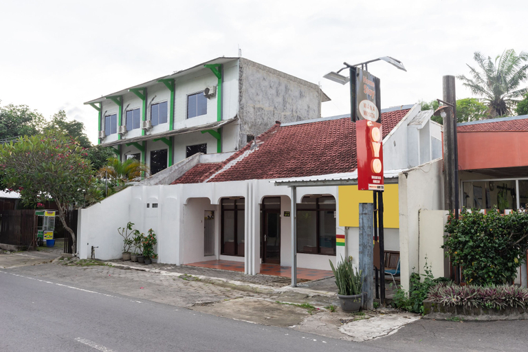 Exterior & Views 2, OYO 2454 Wanawiyata Homestay, Sleman