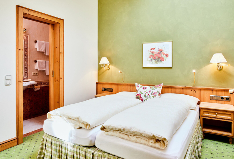 Bedroom 4, Hotel Salzburgerhof, Zell am See