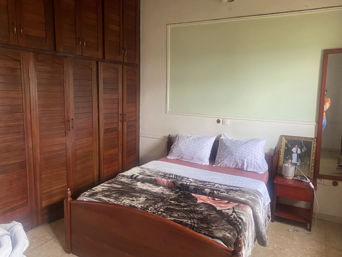 Bedroom 2, Manoir Des Innoncents, Mifi