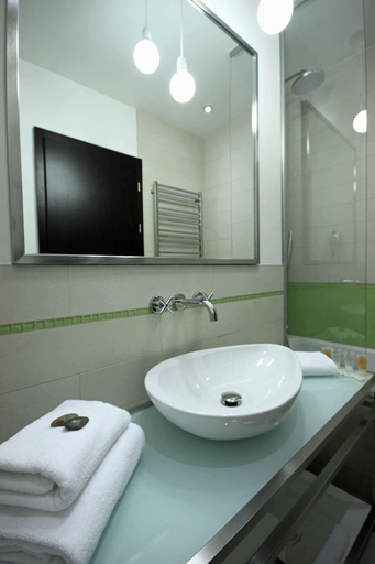 Bathroom 4, Pure White, Praha 2
