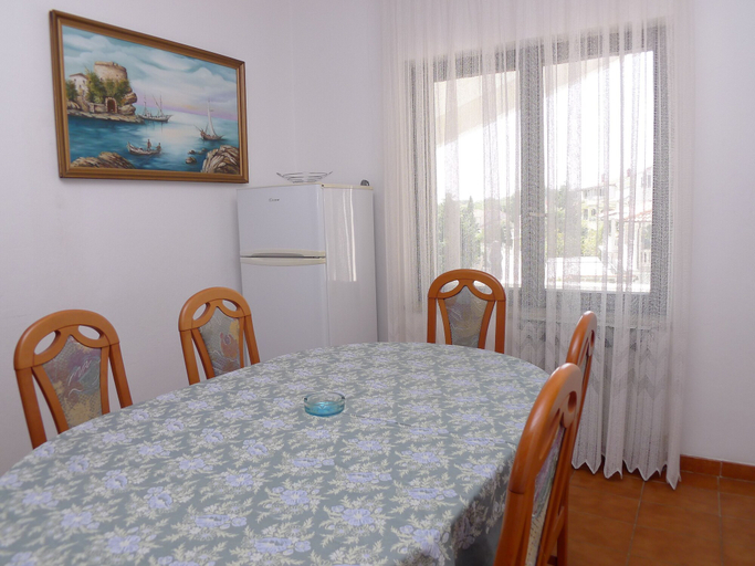 Others 4, 8 Person 3 Bed Apartment With Pool Near the Beach, Medulin