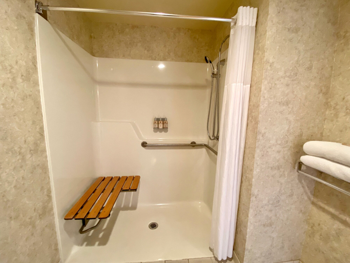Bathroom 3, Cousins Country Inn, Wasco