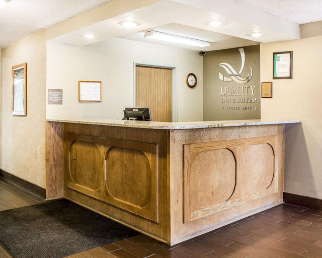 Others 4, Quality Inn & Suites Sturgeon Bay, Door