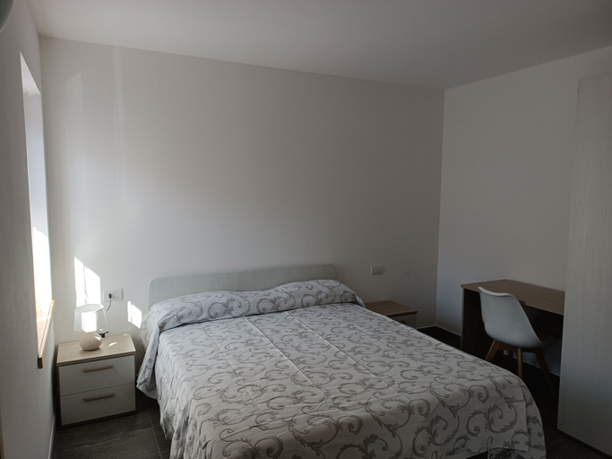 Bedroom 4, Albergo Gufo Depandance, Sondrio