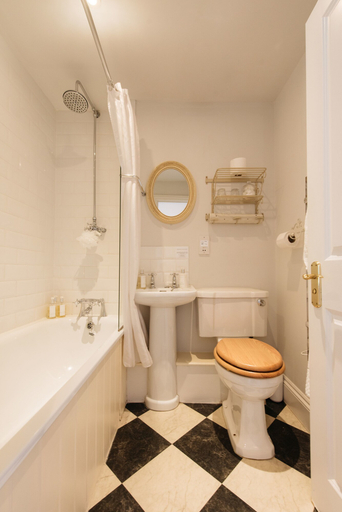 Bathroom 4, The Rosevine, Cornwall