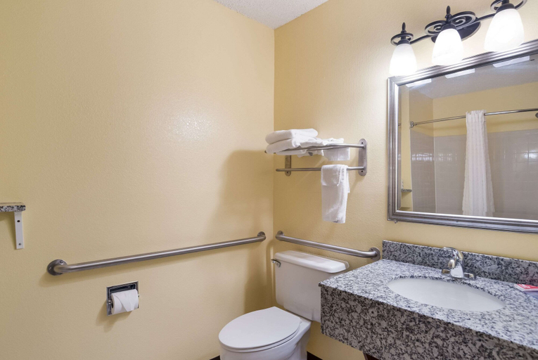 Bathroom 4, Econo Lodge Spotsylvania Town Center, Spotsylvania